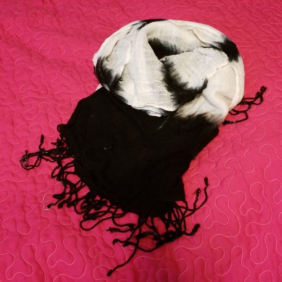 Accessories - ^5/25* gauze black white tiedyed Scarf fringe